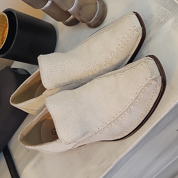 Men's Guess White Leather Slip ons SZ 9.5 - Picture 1 of 9